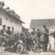 Motorky na statku  u Fial�